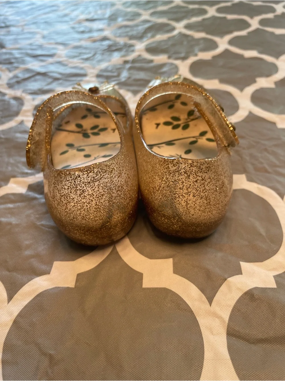 Baby/toddler Girls' size 7 Sparkle Mary Jane jelly Shoes in Gold so precious